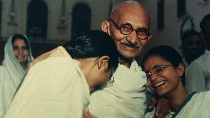 gandhi-with-girls-laughing-having-fun